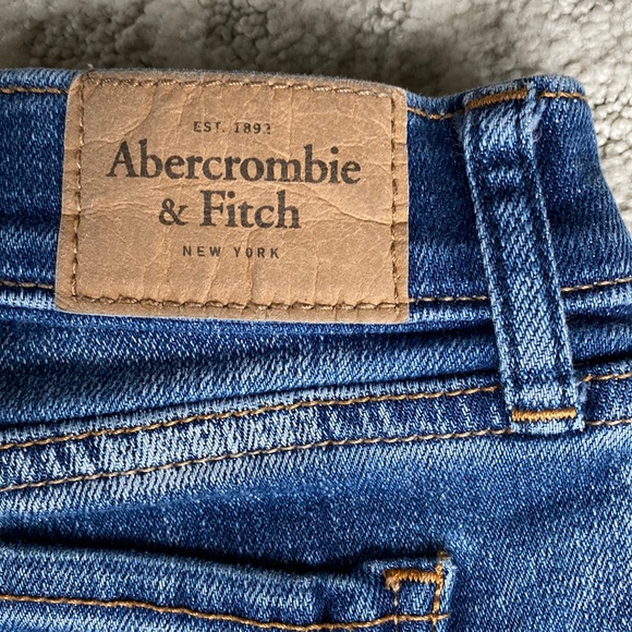 •Abercrombie & Fitch• Distressed Low-Rise Jean Shorts - Picture 11 of 11
